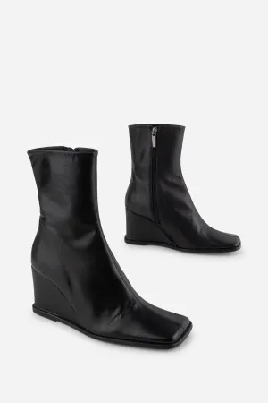 COMPANY WEDGE BOOT